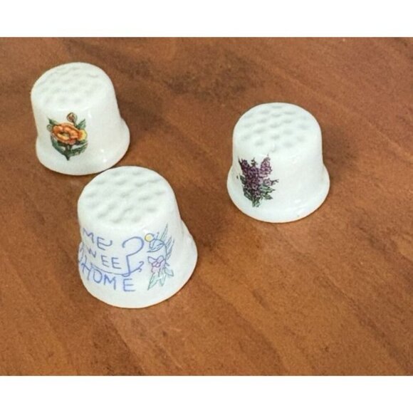 Vintage Mixed Collectible Bone China / Ceramic Thimbles Lot Of 3 - Picture 2 of 3